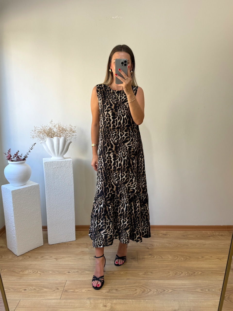 LEOPAR DESEN VİSKON KUMAŞ KOLSUZ ELBİSE