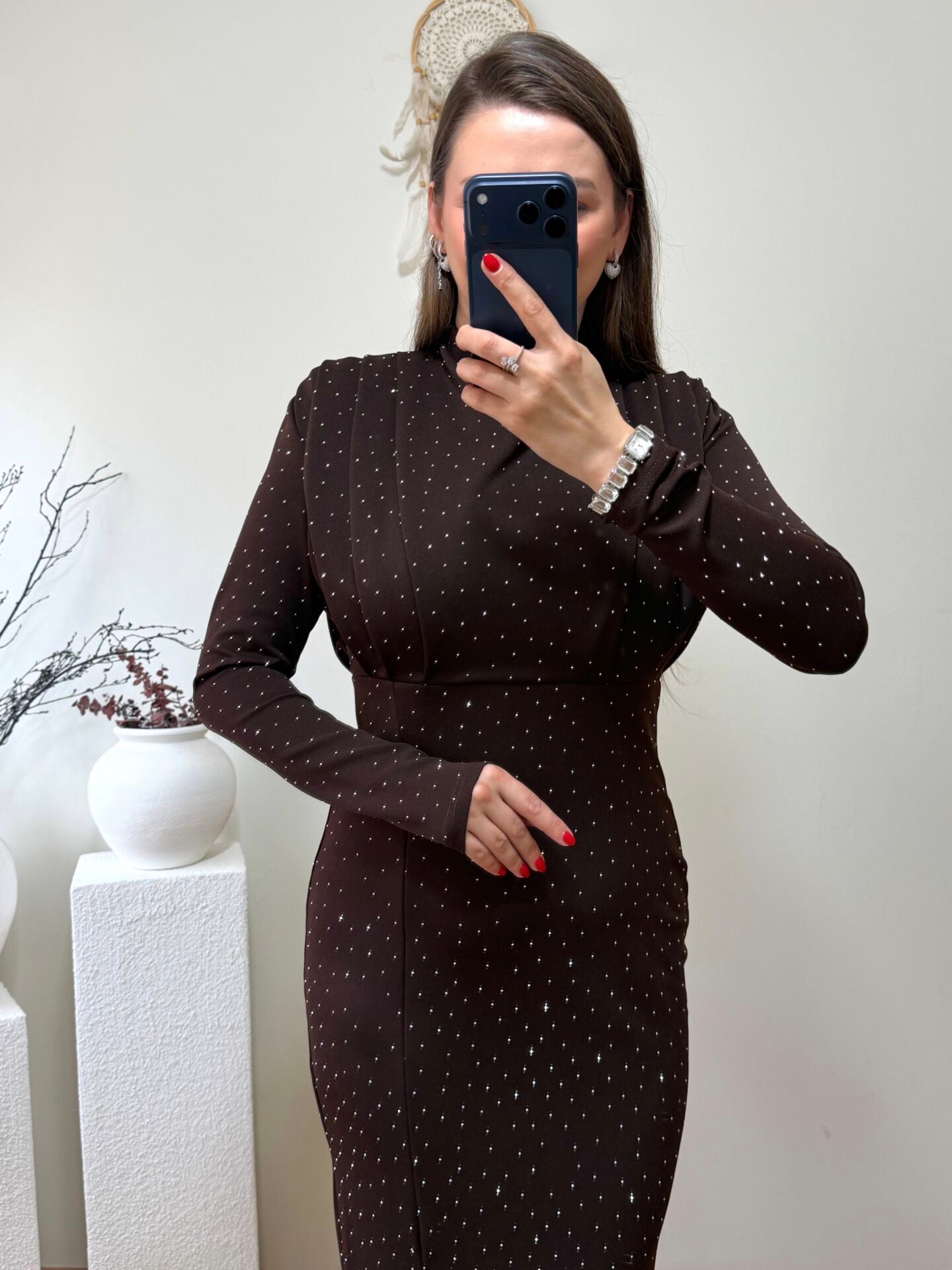FULL TAŞLI OMUZLARI VATKALI ELBİSE KAHVE