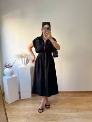 YUMUŞAK SATEN POPLİN KUMAŞ BELDEN LASTİKLİ VE ÖNDEN FERMUARLI ELBİSE SİYAH