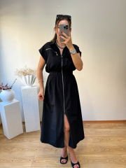 YUMUŞAK SATEN POPLİN KUMAŞ BELDEN LASTİKLİ VE ÖNDEN FERMUARLI ELBİSE SİYAH