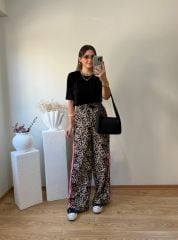 ULTRA YÜKSEK BEL YANLARDAN KIRMIZI ŞERİT DETAYLI BELİ LASTİKLİ  LEOPAR PANTOLON
