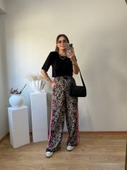 ULTRA YÜKSEK BEL YANLARDAN KIRMIZI ŞERİT DETAYLI BELİ LASTİKLİ  LEOPAR PANTOLON