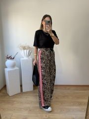 ULTRA YÜKSEK BEL YANLARDAN KIRMIZI ŞERİT DETAYLI BELİ LASTİKLİ  LEOPAR PANTOLON