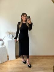 KOLLARI BAĞLAMALI TÜY DETAYLI SİYAH TÜL ELBİSE
