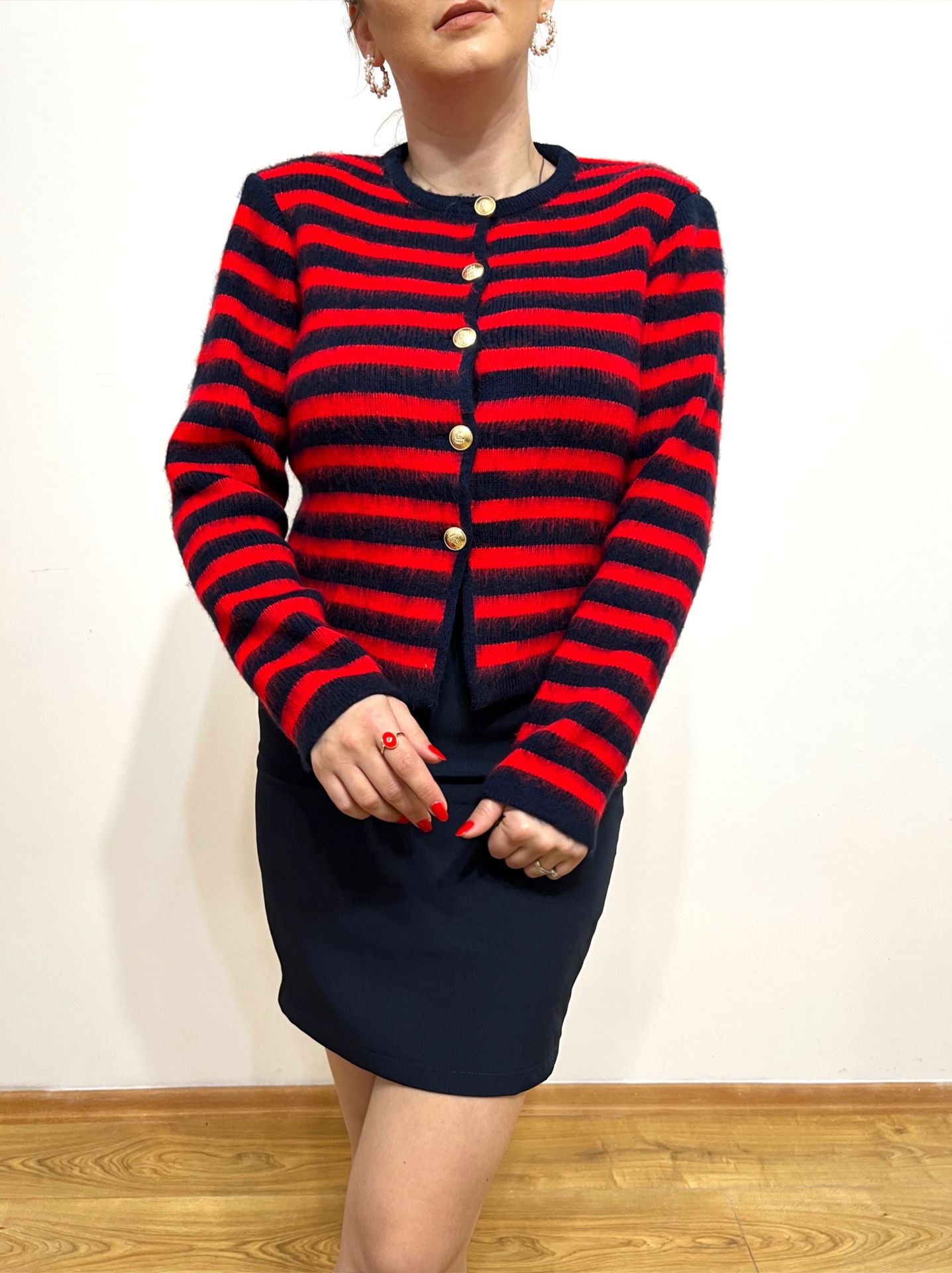 MARKA MODEL KIRMIZI ÇİZGİLİ HIRKA