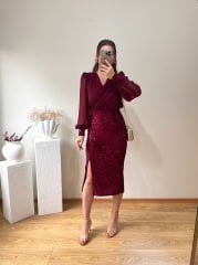 BORDO PAYET DETAYLI ÜSTÜ ŞİFON ELBİSE