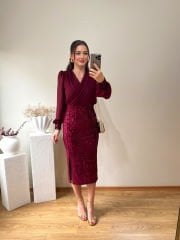 BORDO PAYET DETAYLI ÜSTÜ ŞİFON ELBİSE