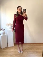 OMUZ DEKOLTELİ YANLARDAN DRAPELİ TÜL ELBİSE BORDO