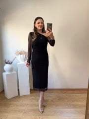 OMUZ DETAYLI YANLARDAN DRAPELİ TÜL ELBİSE SİYAH