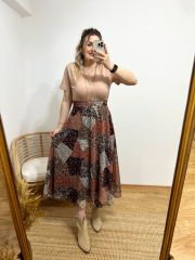 ŞİFON KUMAŞ İÇİ ASTARLI BELİ LASTİKLİ ÇITIR DESEN KAHVE RENGİ ETEK