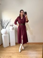 TENSEL KUMAŞ KENDİNDEN KEMERLİ VE YANLARDAN CEPLİ GÖMLEK ELBİSE BORDO