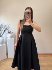 KARE YAKA PİLİSELİ ÇAN ELBİSE SİYAH