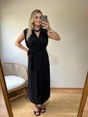 KRUVAZE MODEL PİLİSE KUMAŞ GÖĞÜS ALTINDAN LASTİKLİ ELBİSE SİYAH