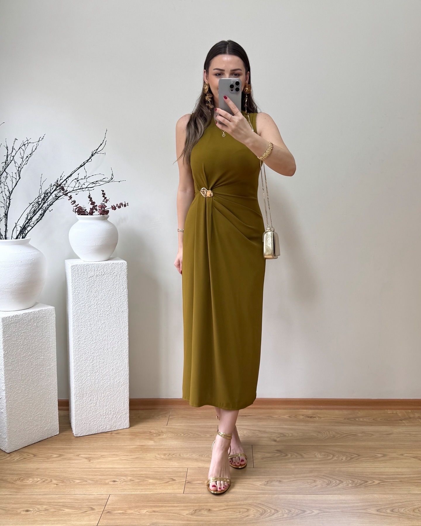 MARKA MODEL GOLD TOKA DETAYLI DRAPELİ TENSEL KUMAŞ ELBİSE YAĞ YEŞİL