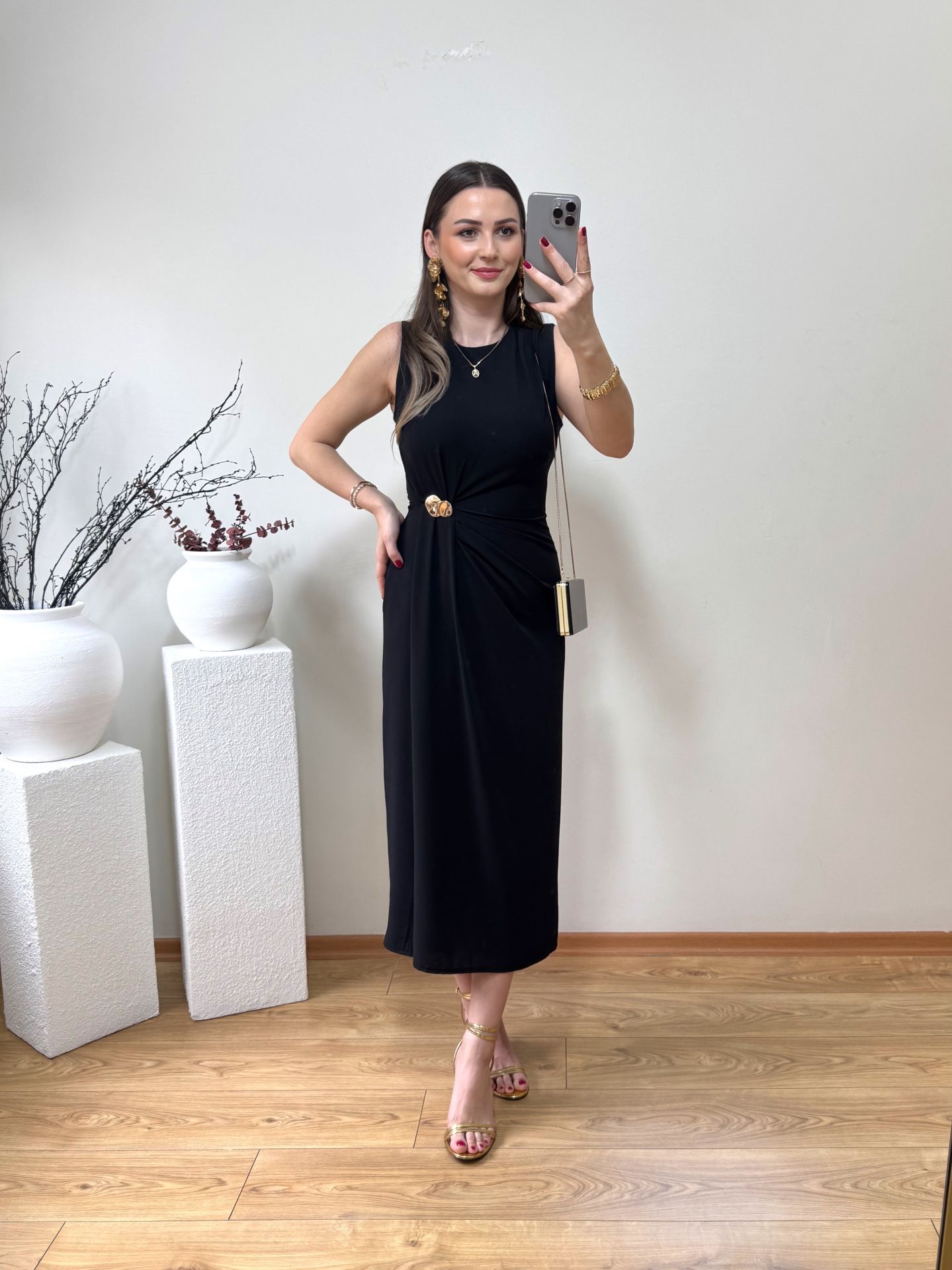 MARKA MODEL GOLD TOKA DETAYLI DRAPELİ TENSEL KUMAŞ ELBİSE SİYAH