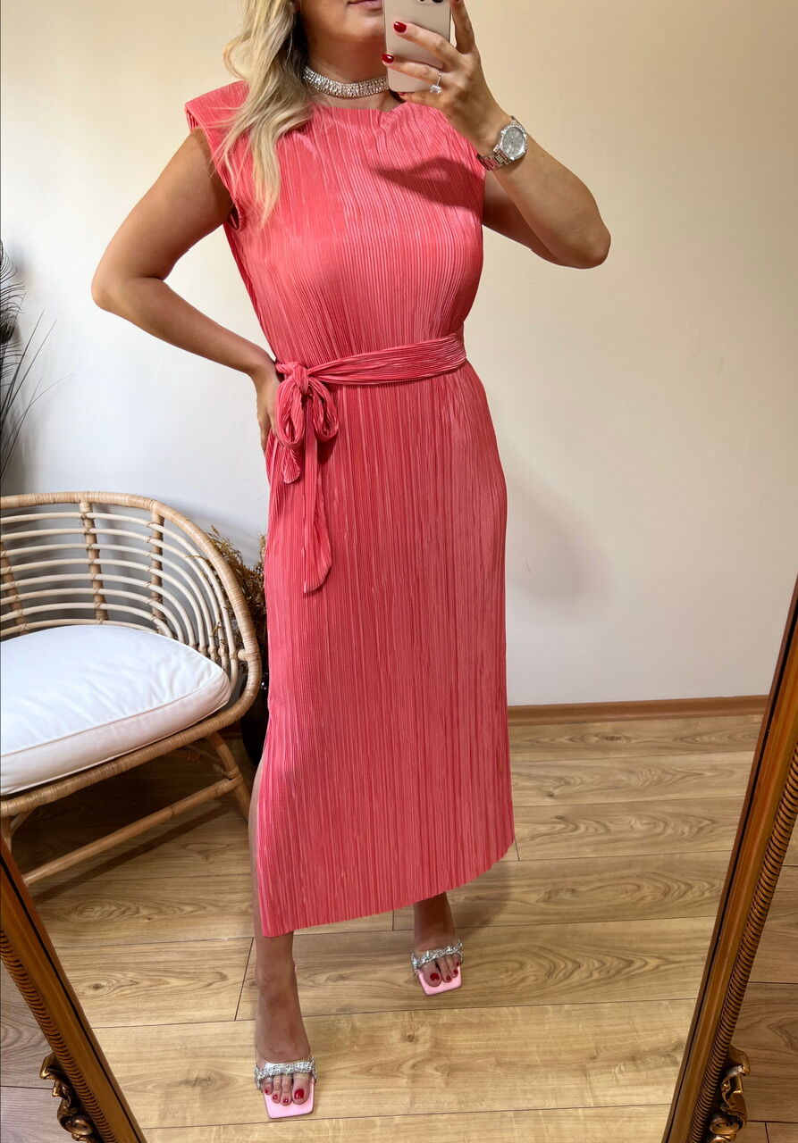 VATKALI YANLARDAN YIRTMAÇLI PİLİSE KUMAŞ ELBİSE PEMBE