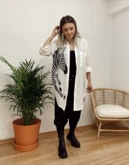ÖNÜ VE SIRTI ZEBRA DESENLİ ARKASI UZUN YANDAN YIRTMAÇLI OVERSİZE GÖMLEK
