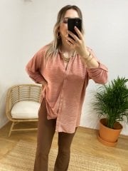SATEN PİLİSE KUMAŞ GÜL KURUSU RAHAT KALIP ARKASI UZUN GÖMLEK