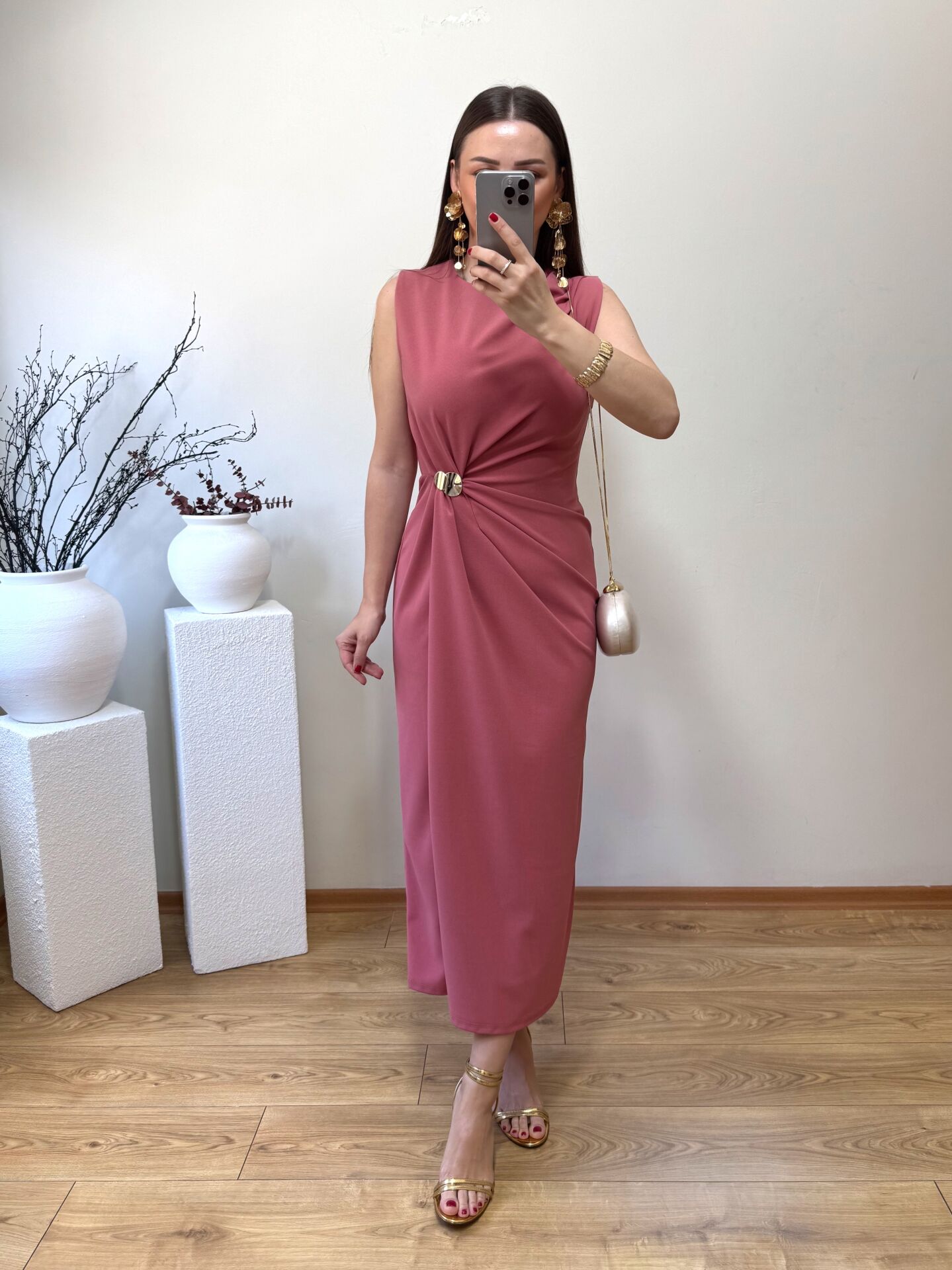 GOLD TOKA DETAYLI ESNEK İTHAL KREP KUMAŞ MARKA MODEL ELBİSE ( KARGO ÇIKIŞI 17 HAZİRAN İTİBARİ İLE )