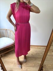 TASARIM MODEL PİLİSE KUMAŞ KEMERLİ ELBİSE PEMBE