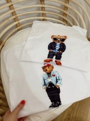 KIRMIZI ŞAPKALI BEAR T-SHİRT