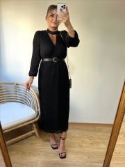 KEMERLİ ÖZEL TASARIM PİLİSE KUMAŞ ELBİSE SİYAH