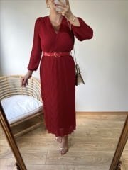 KEMERLİ ÖZEL TASARIM PİLİSE KUMAŞ ELBİSE KIRMIZI