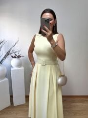 KEMERLİ VE PİLELİ İTHAL KREP KUMAŞ ELBİSE SARI