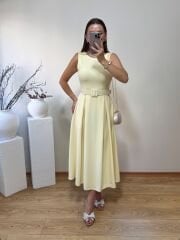 KEMERLİ VE PİLELİ İTHAL KREP KUMAŞ ELBİSE SARI