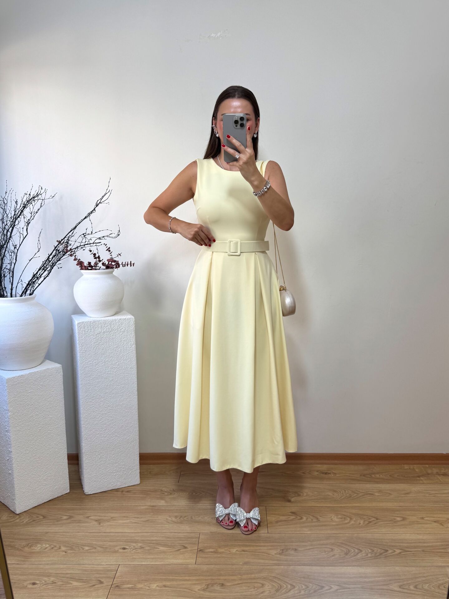KEMERLİ VE PİLELİ İTHAL KREP KUMAŞ ELBİSE SARI