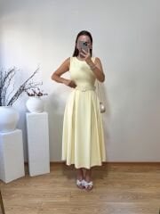 KEMERLİ VE PİLELİ İTHAL KREP KUMAŞ ELBİSE SARI