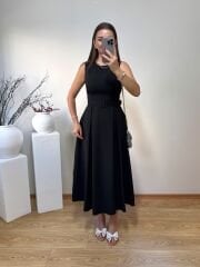 KEMERLİ VE PİLELİ İTHAL KREP KUMAŞ ELBİSE SİYAH